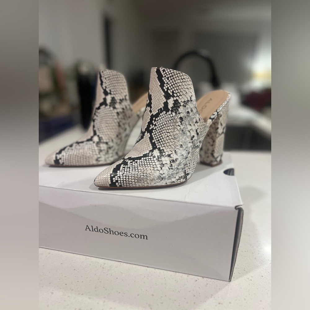 Aldo Iridescent Snakeskin Booties – Size 8.5